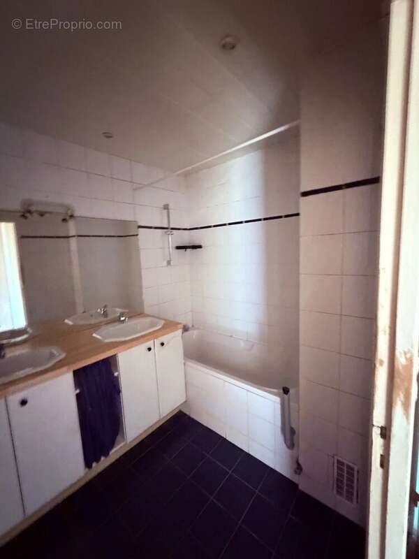 Bougival – Appartement familial 3 chambres avec terrasse et parking – Résidence arborée avec piscine - photo 11