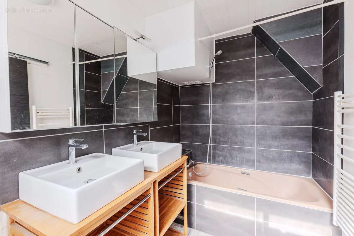 Appartement à PARIS-3E