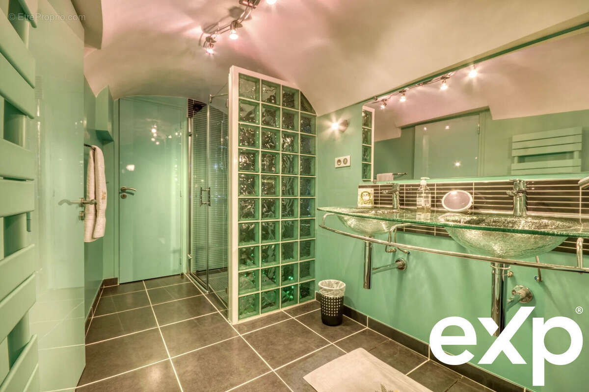 Appartement à NEAUPHLE-LE-CHATEAU