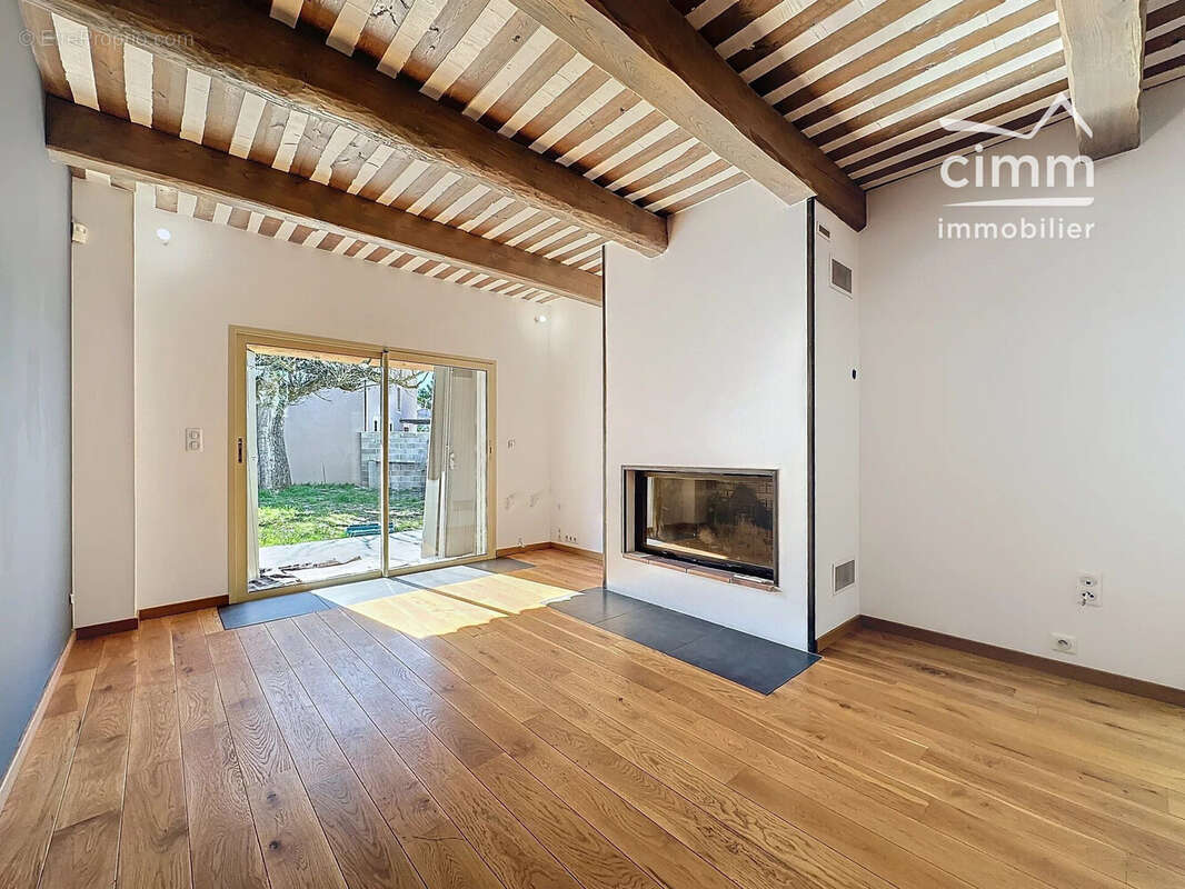 Maison à L'ISLE-SUR-LA-SORGUE