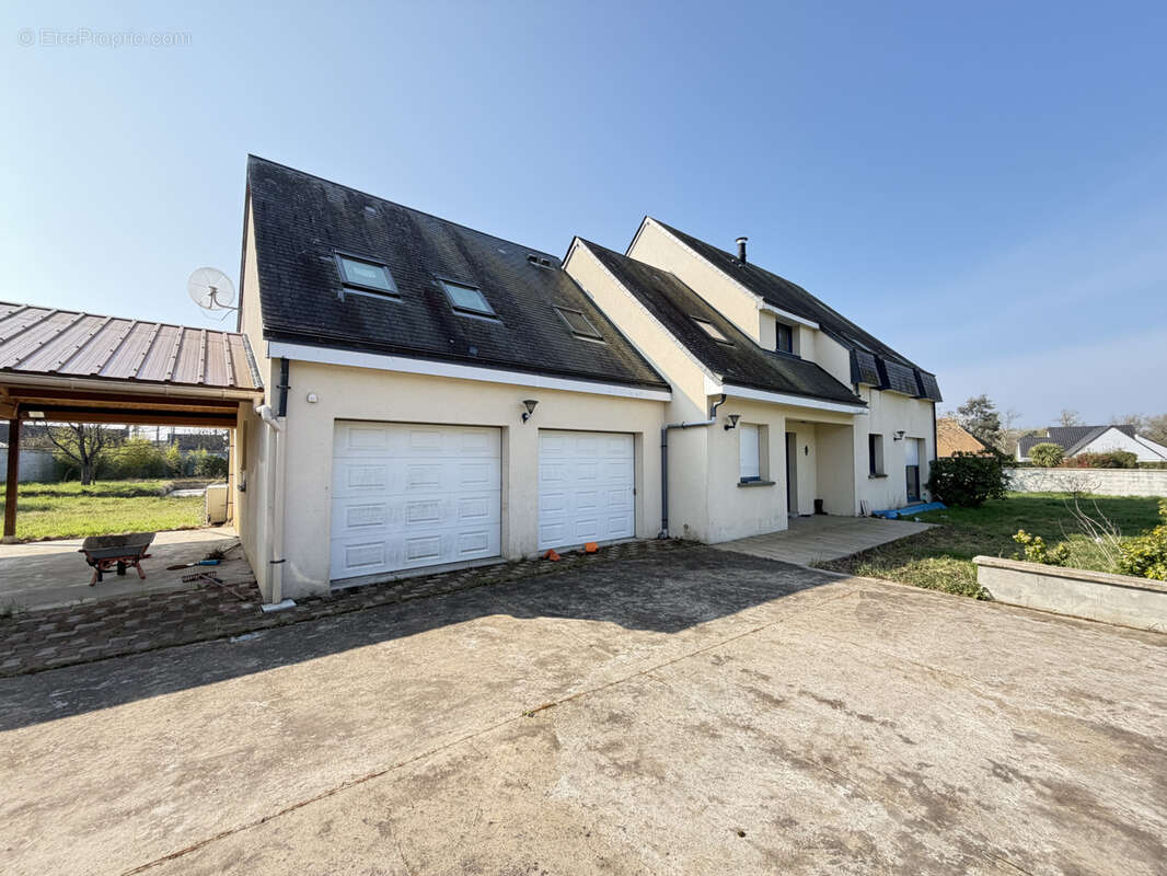 Maison à MONCE-EN-BELIN