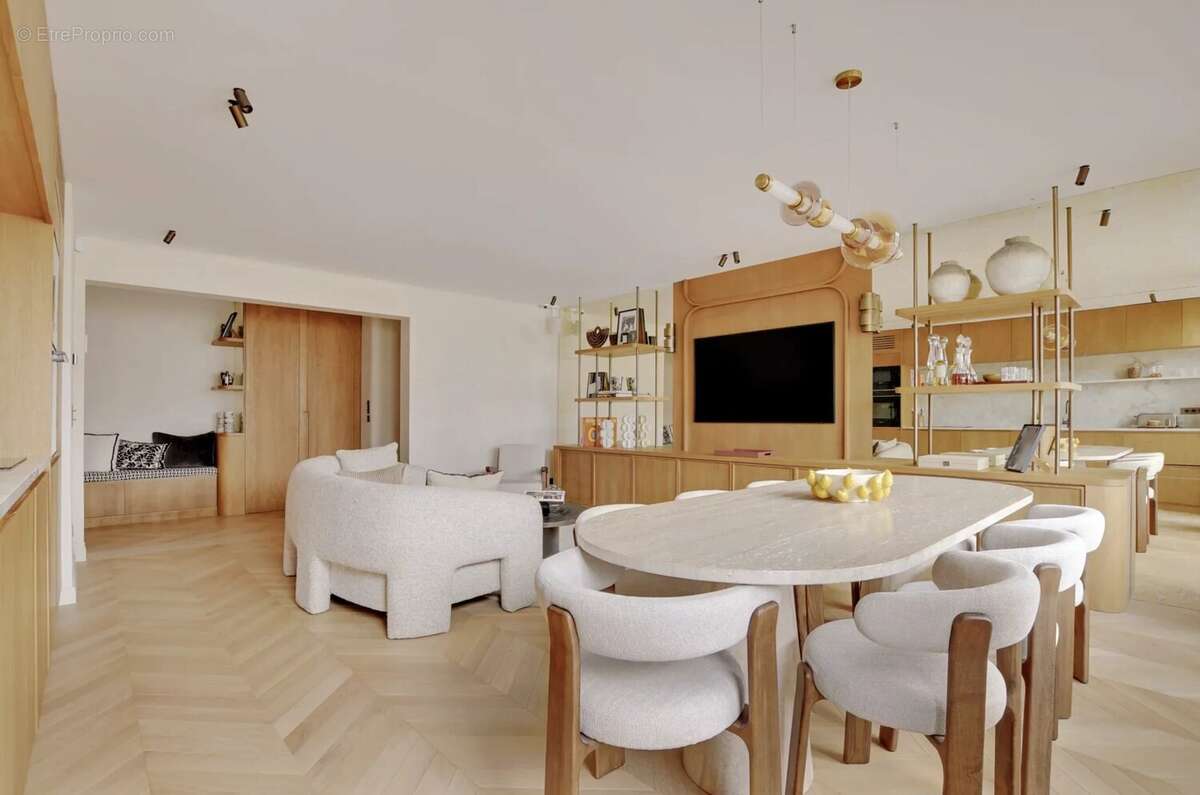 Appartement à PARIS-16E