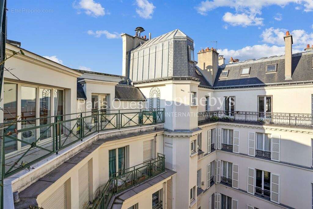 Appartement à PARIS-17E