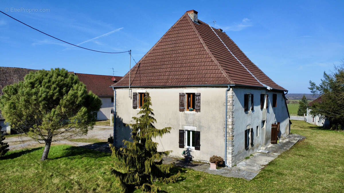 Maison à LE DESCHAUX