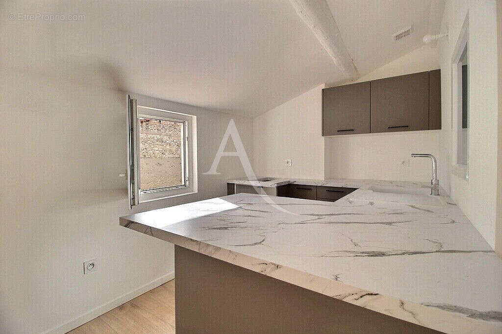 Appartement à MARSEILLE-6E