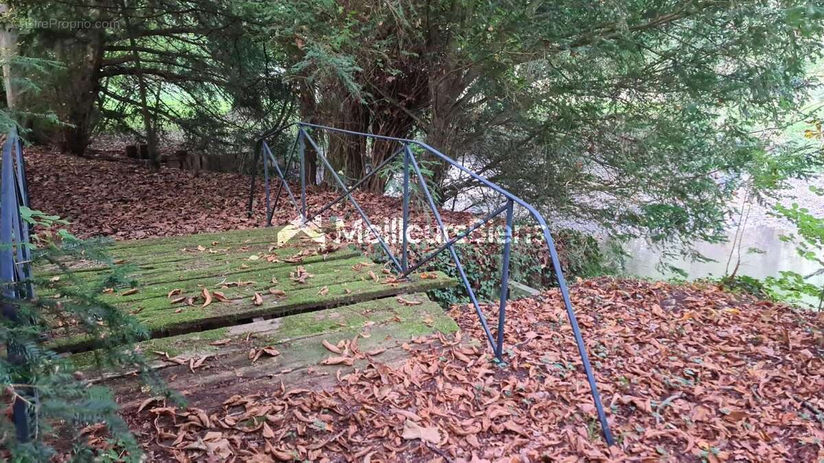 Terrain à MEZIDON-CANON