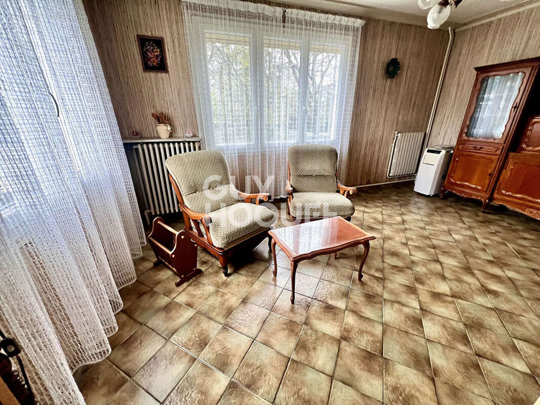 Maison à SAINTE-GENEVIEVE-DES-BOIS