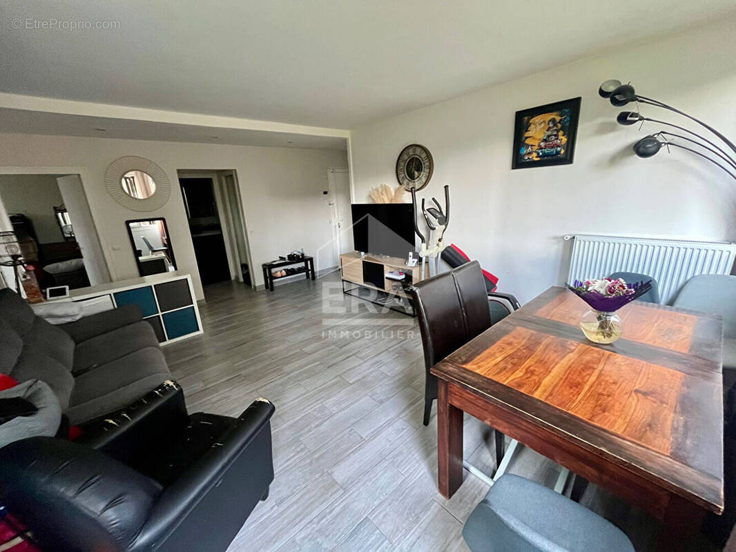 Appartement à LES CLAYES-SOUS-BOIS