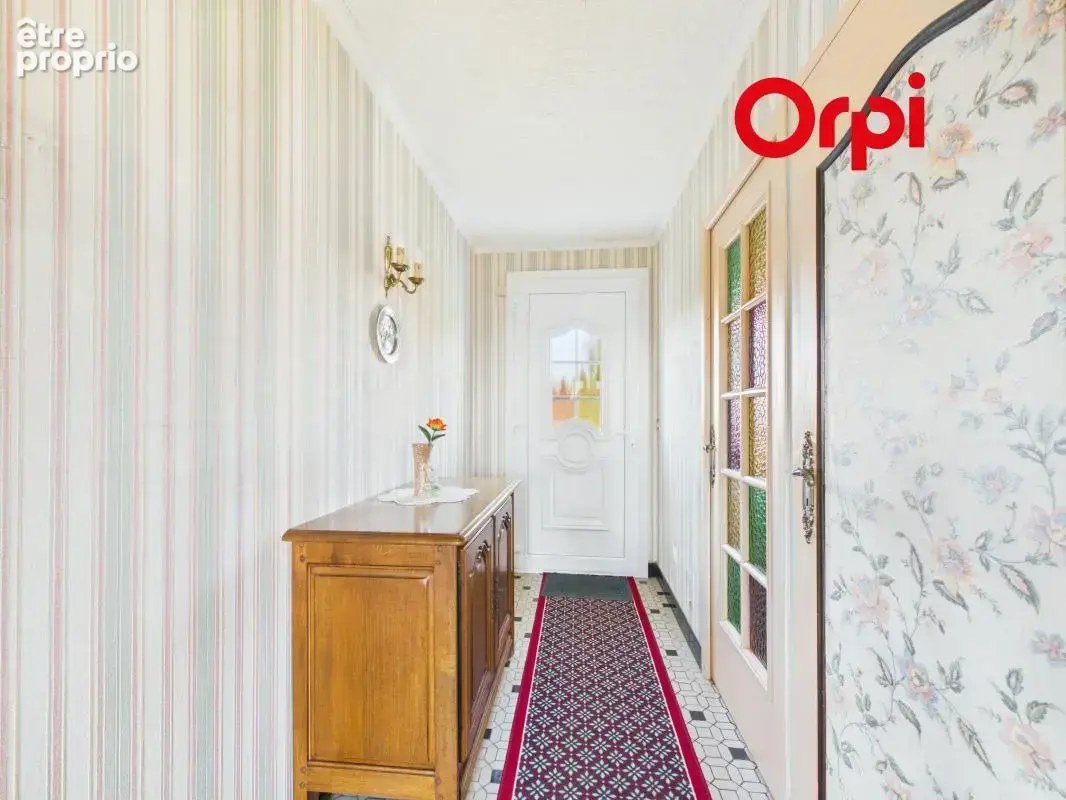 À Menneval, une maison pleine de potentiel à découvrir ! - photo 13