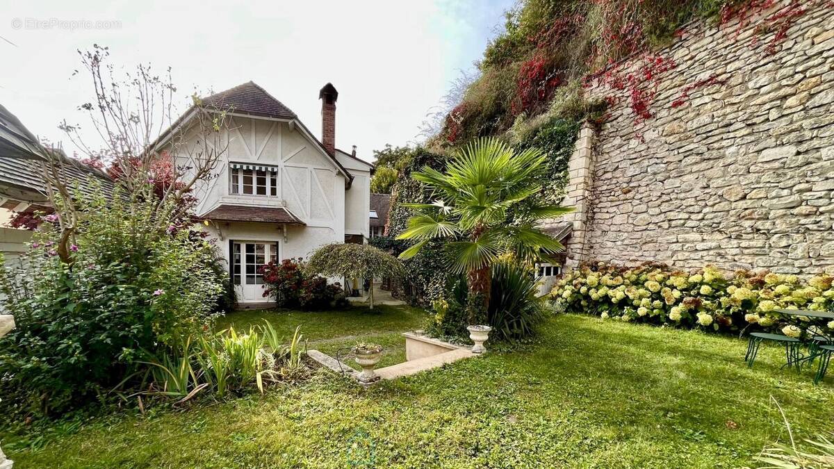 Maison à LA ROCHE-GUYON