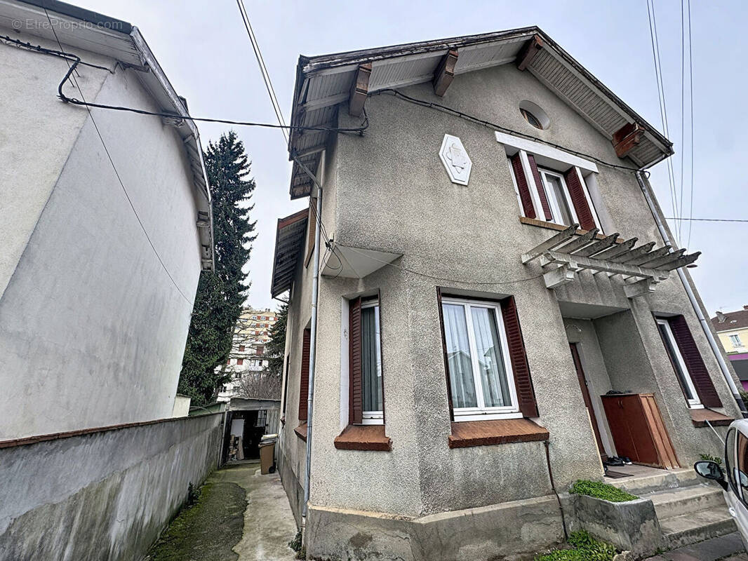 Maison à BOURGOIN-JALLIEU