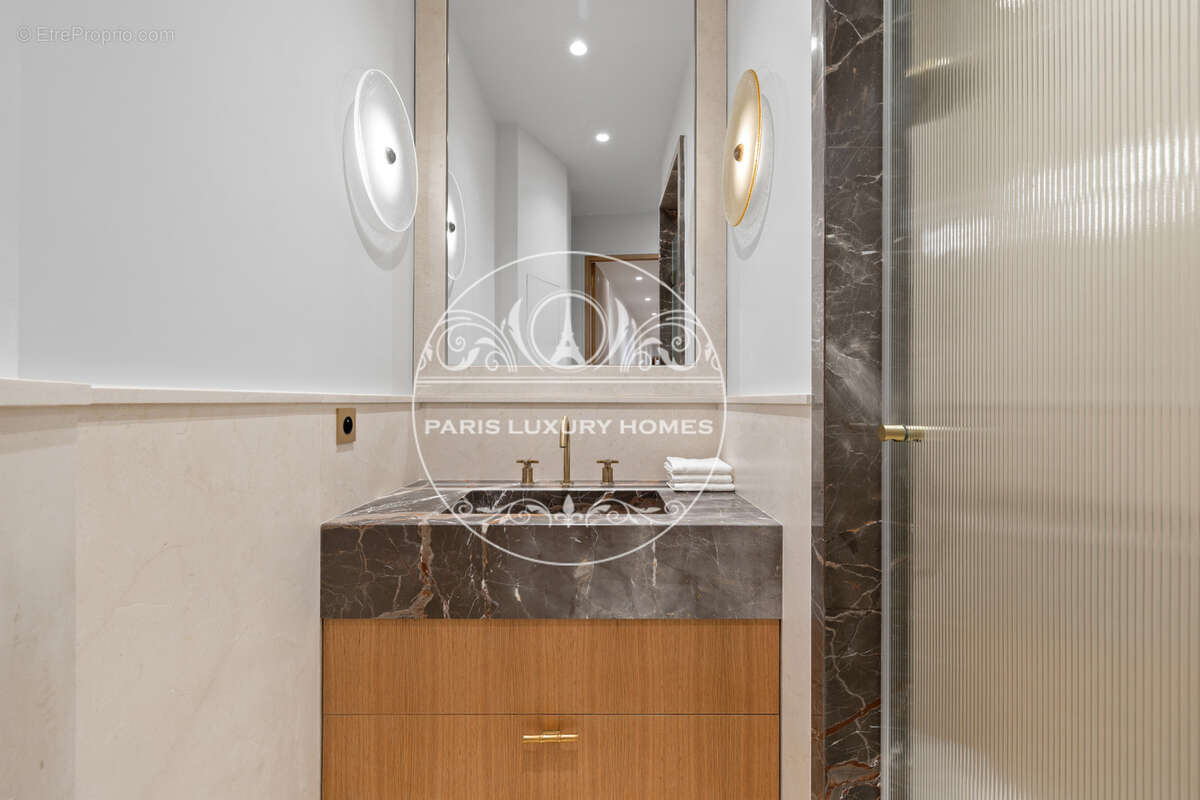 Appartement à PARIS-8E