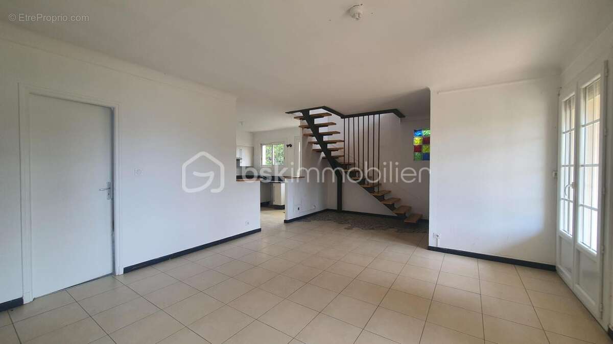 Maison 103 m² – 3 chambres – 2 salles d'eau – terrain 716 m² – garage - photo 10