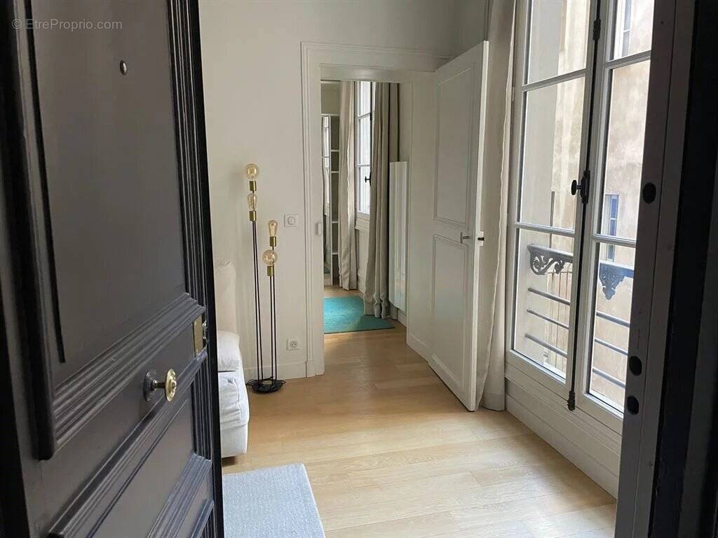 Appartement à PARIS-1E