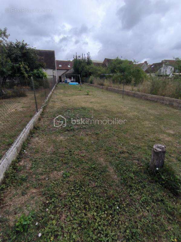 Maison à VILLENEUVE-SUR-YONNE