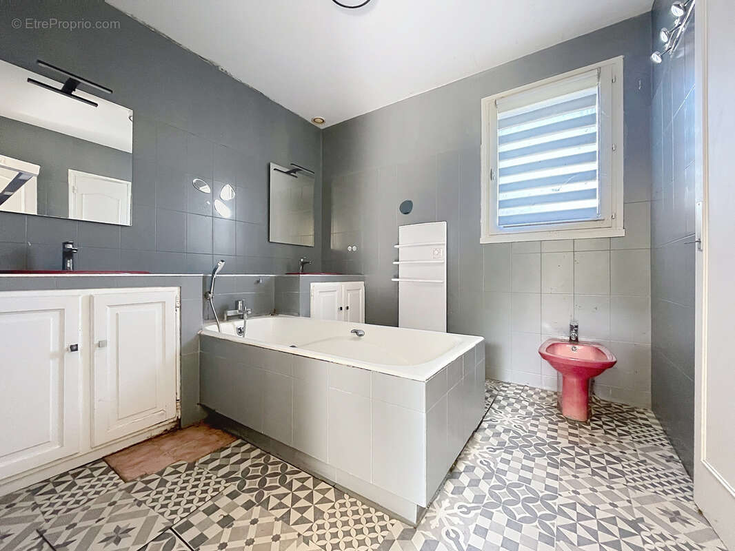 Maison à SAINT-GENIS-LAVAL