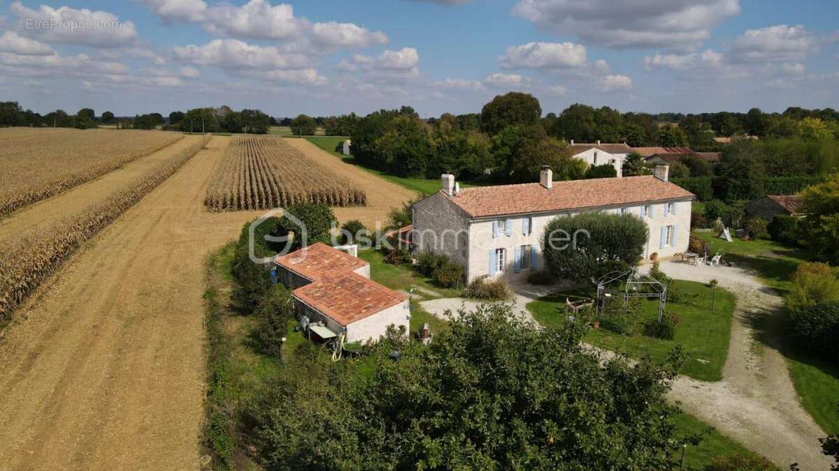 Charentaise composée de 2 logements - photo 20