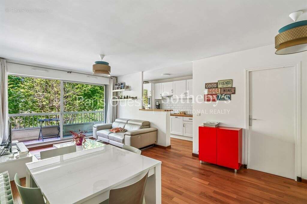 Appartement à NEUILLY-SUR-SEINE