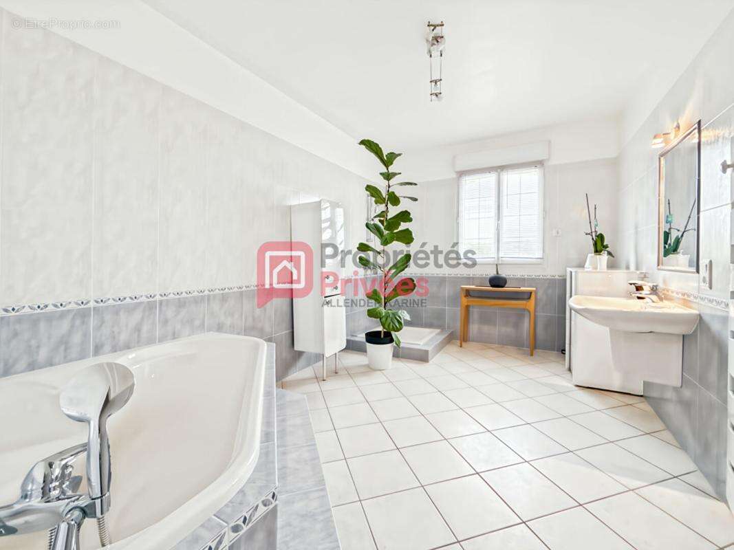 Maison Fontaine La Gaillarde 4 pièce(s) 120 m2 - photo 3