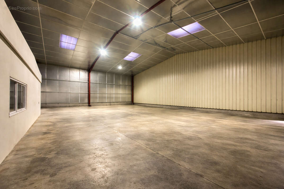 Commerce à VAIVRE-ET-MONTOILLE