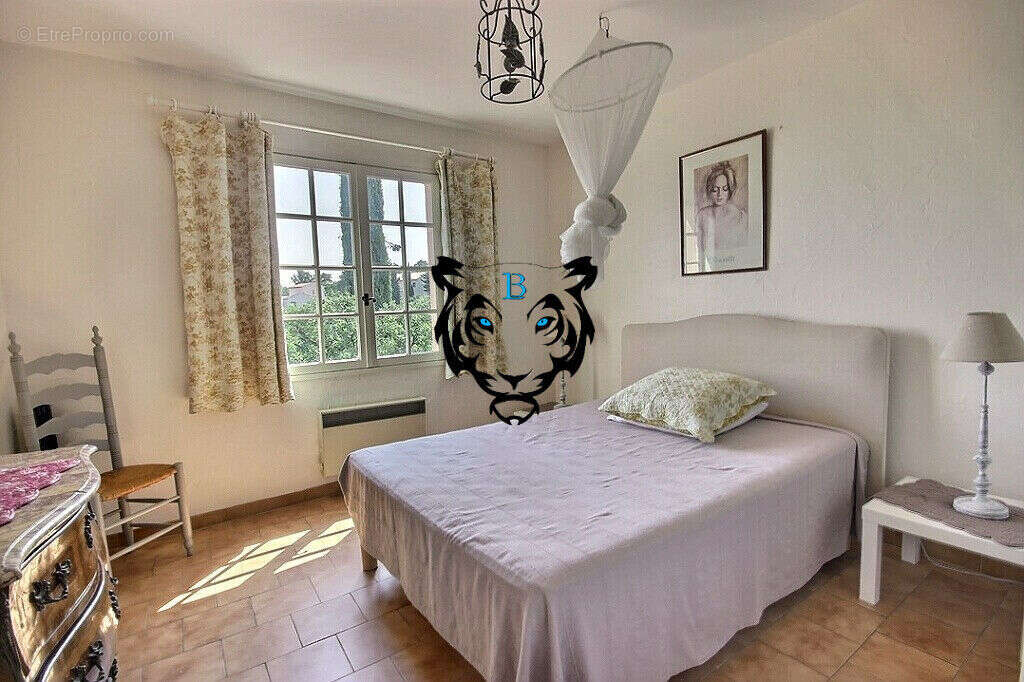 Maison à LES ISSAMBRES