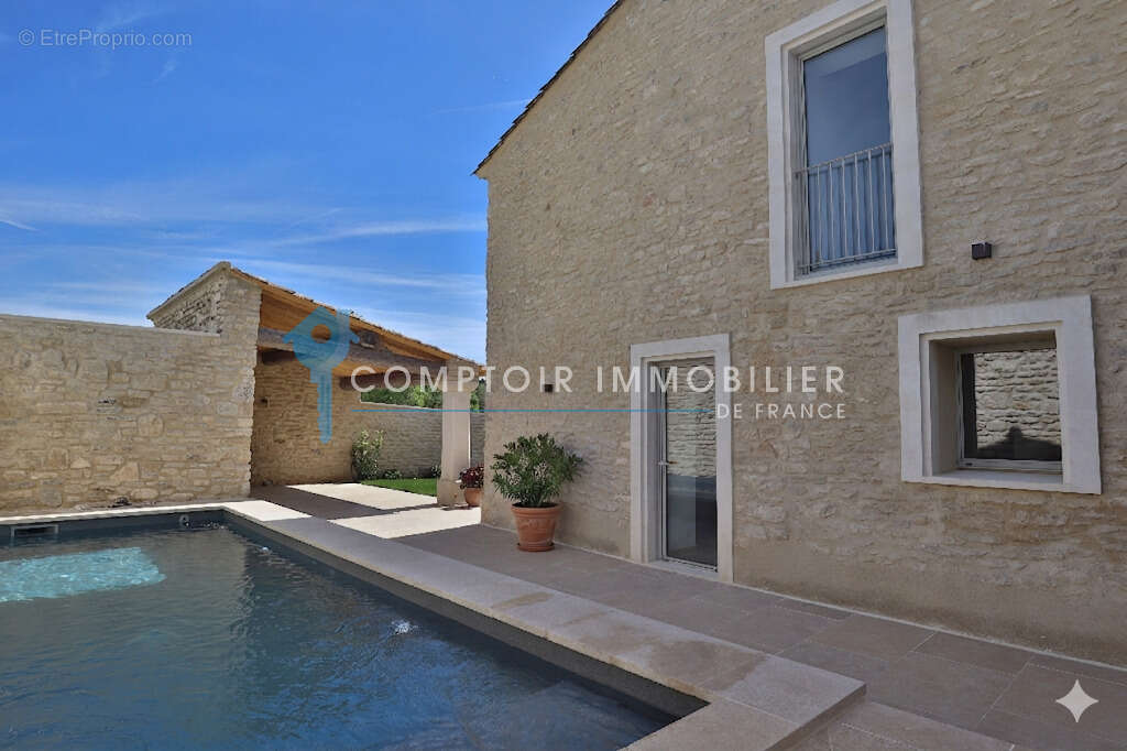 Maison à GORDES