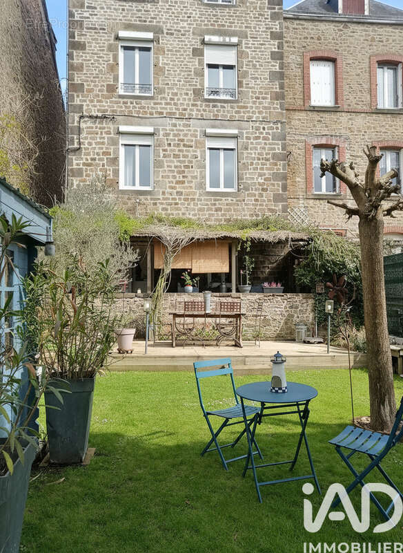 Photo 2 - Maison à AMBRIERES-LES-VALLEES