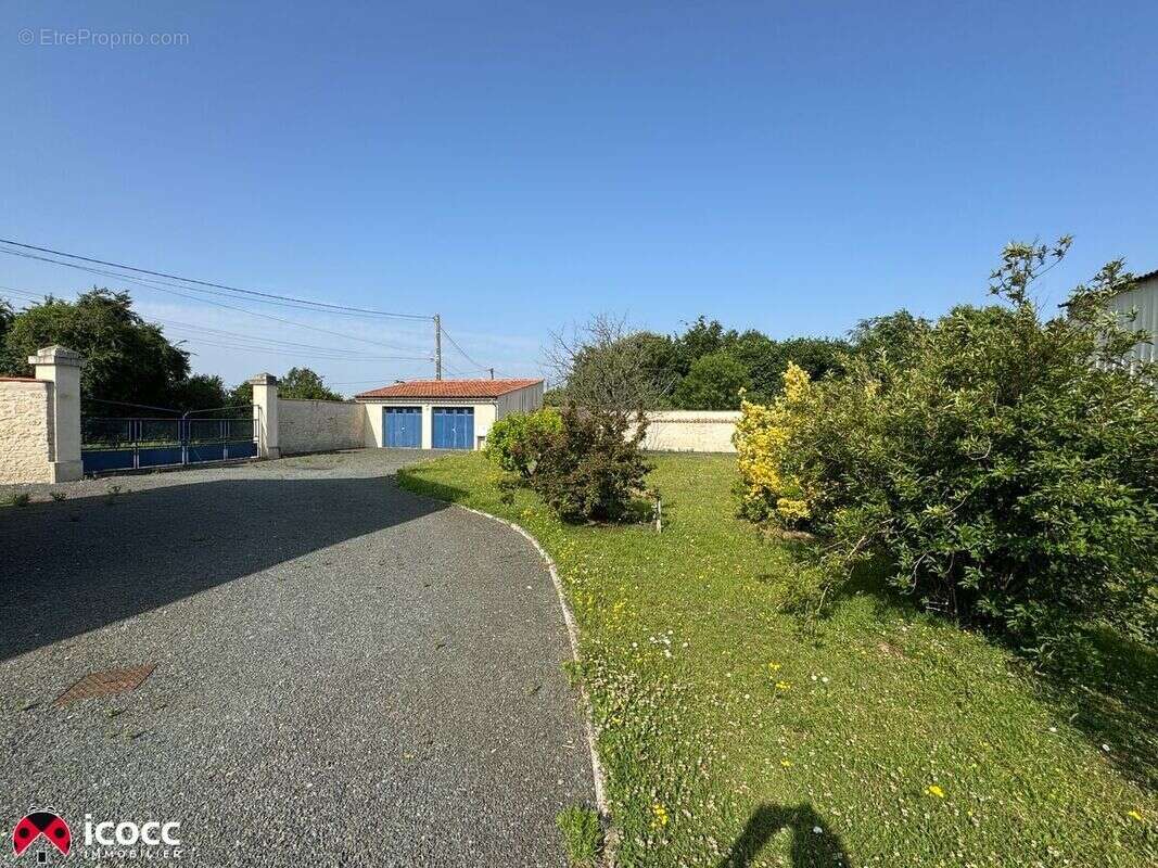Maison 155 m² à Nalliers  - photo 2