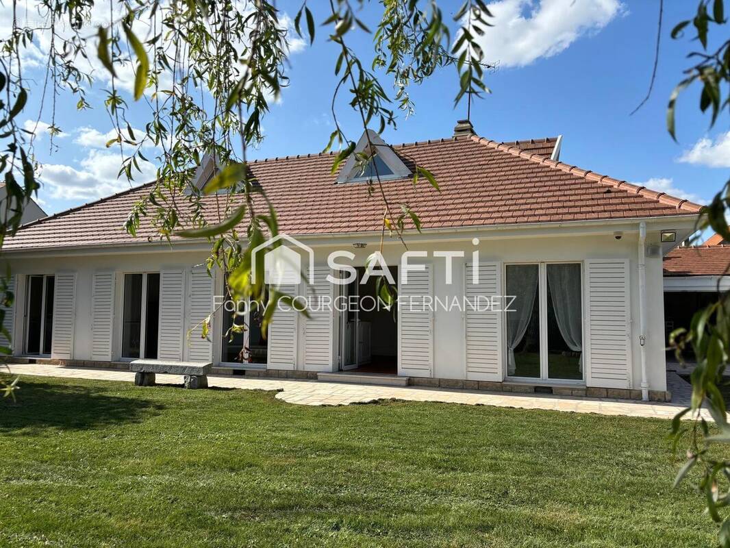 Photo 1 - Maison à LE MESNIL-AUBRY