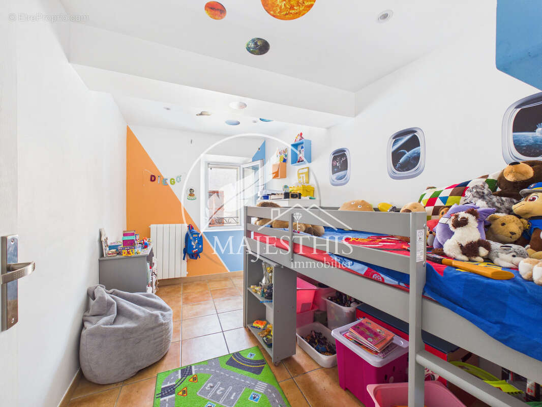 Magnifique duplex T4 de 90,62m2 à SOLLIES PONT avec terrasse Tropezienne. - photo 8