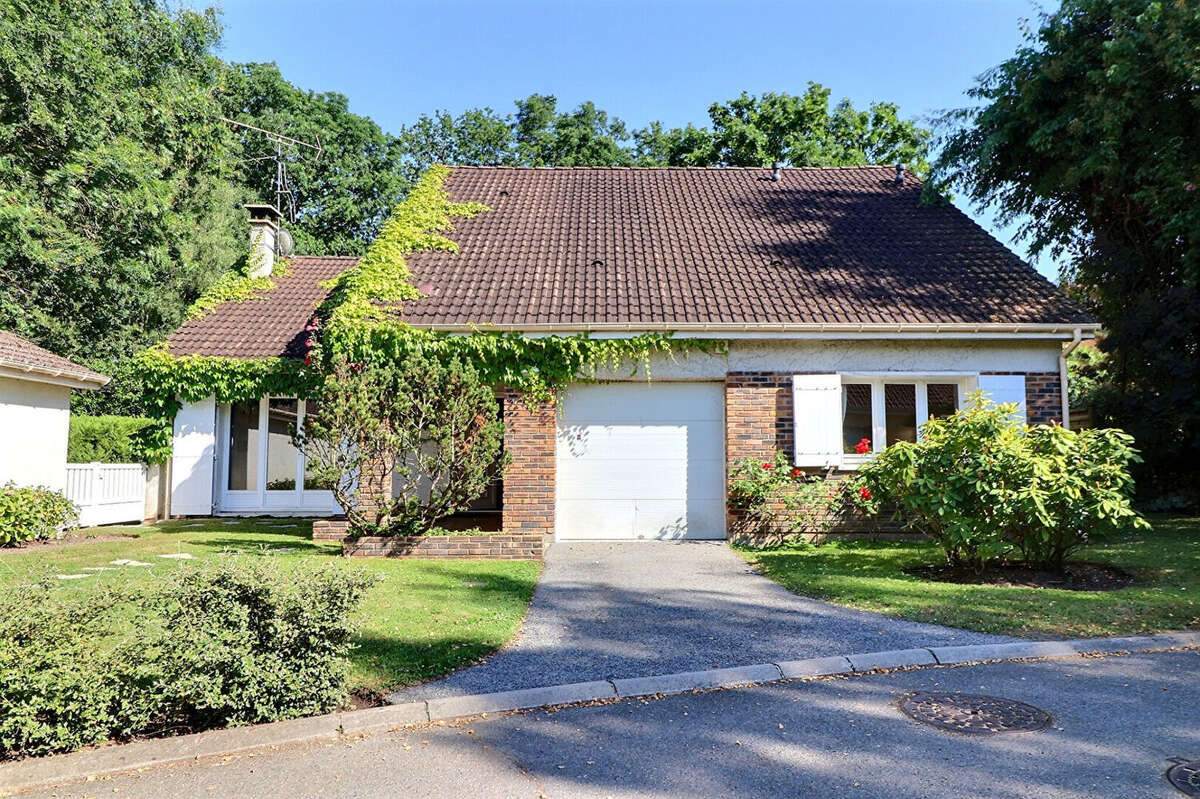 Maison à LE PERRAY-EN-YVELINES