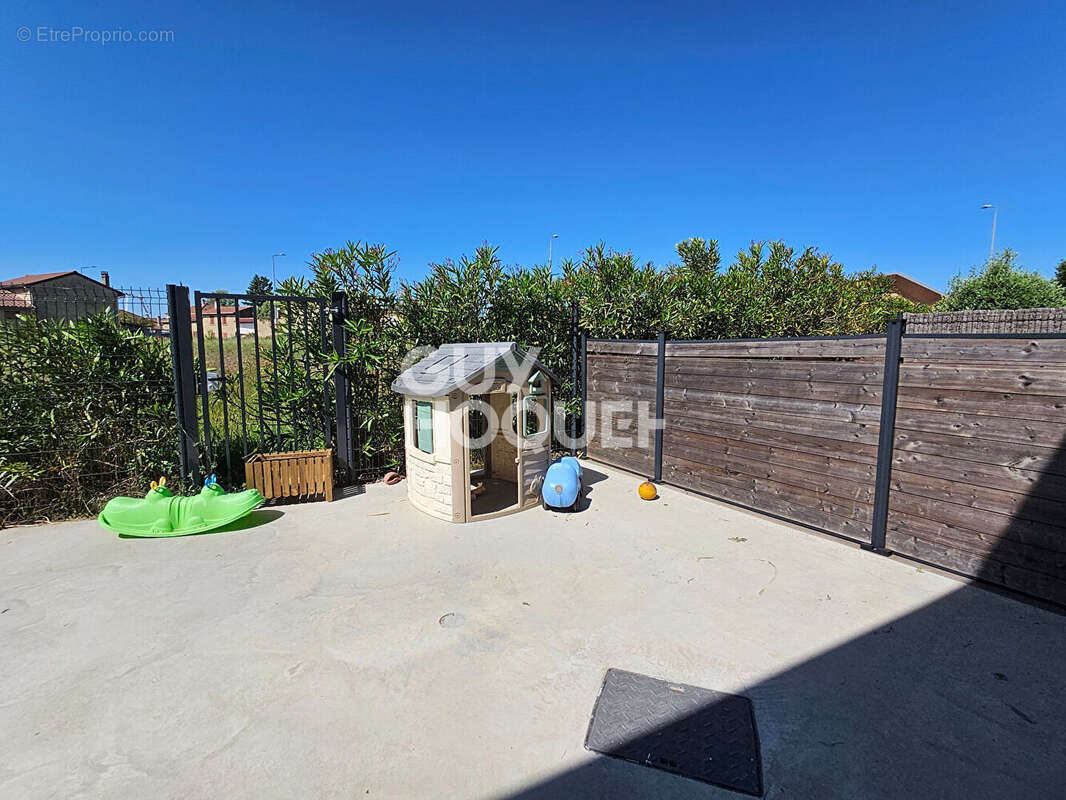 Commerce à PORTES-LES-VALENCE