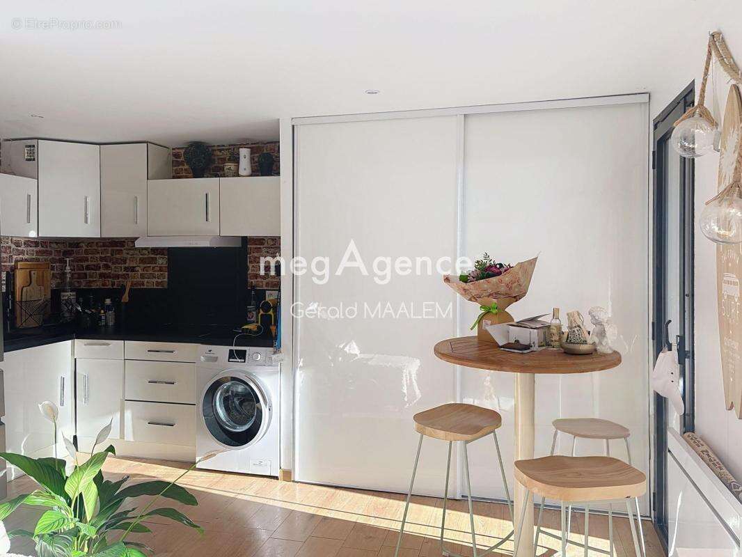 Appartement à ROQUEBRUNE-SUR-ARGENS