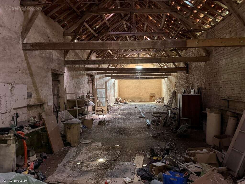 Maison à AIGRE