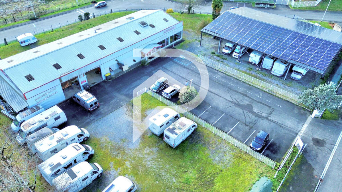 Local commercial Artix 629 m2 - photo 3