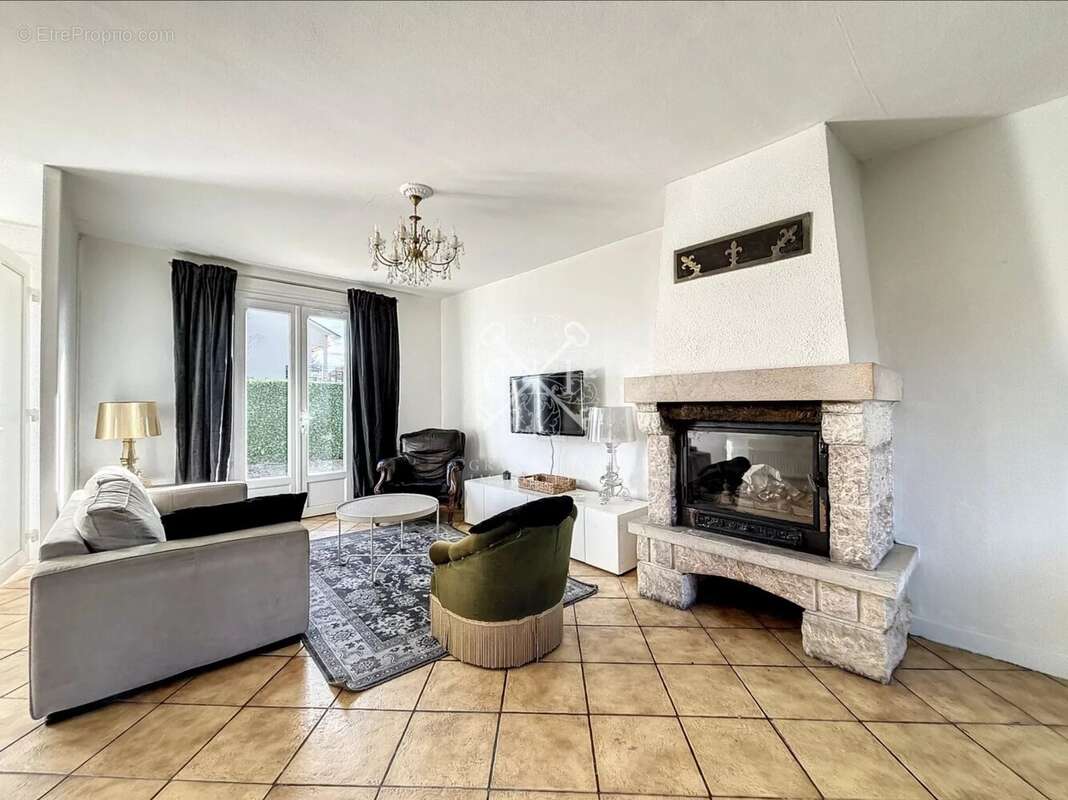 Maison à ANDREZIEUX-BOUTHEON