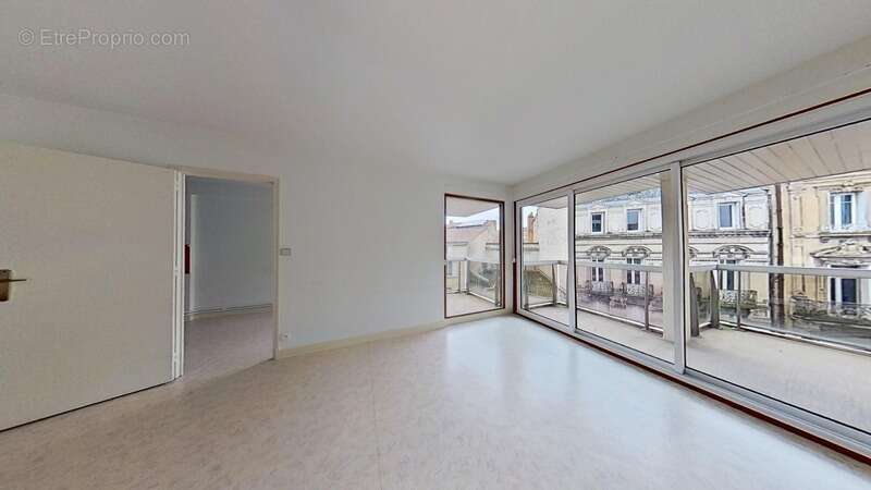 Appartement à vendre 3 pièces -91 M2 - Hypercentre AGEN (47)-3 ième étage avec ascenseur-Balcons - photo 18