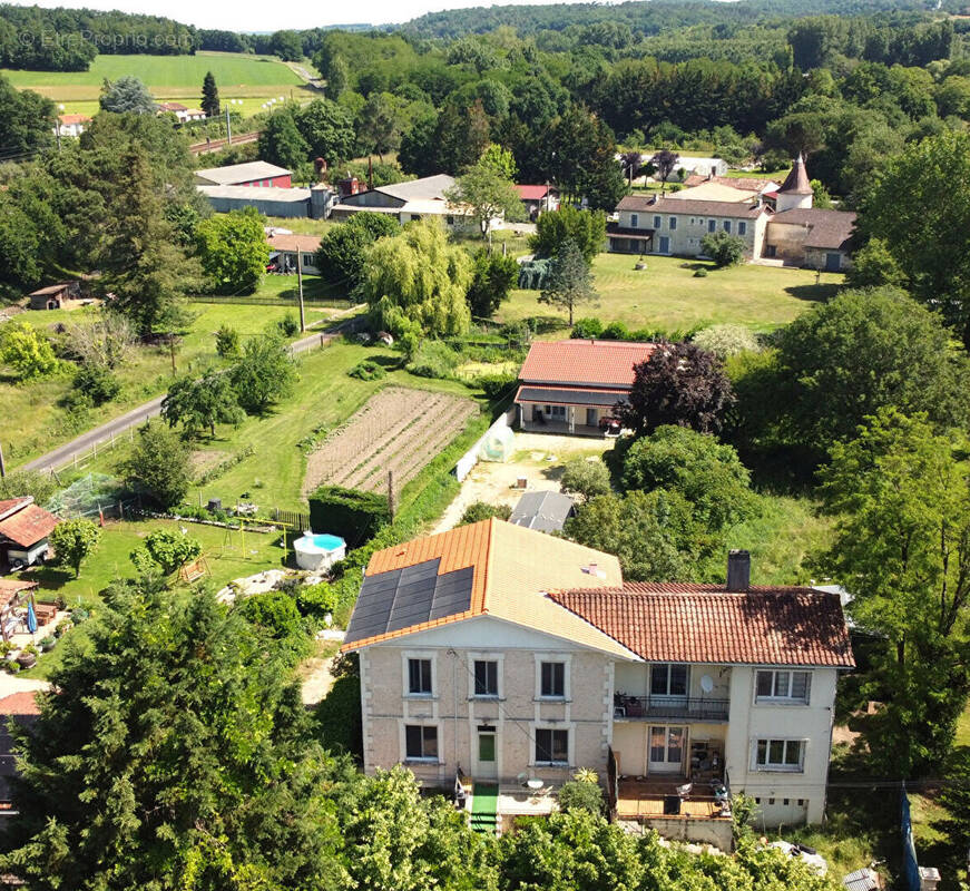 Maison à MEDILLAC