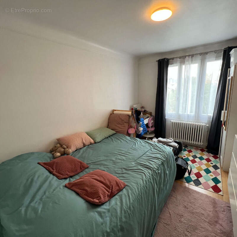 Appartement à LES PAVILLONS-SOUS-BOIS