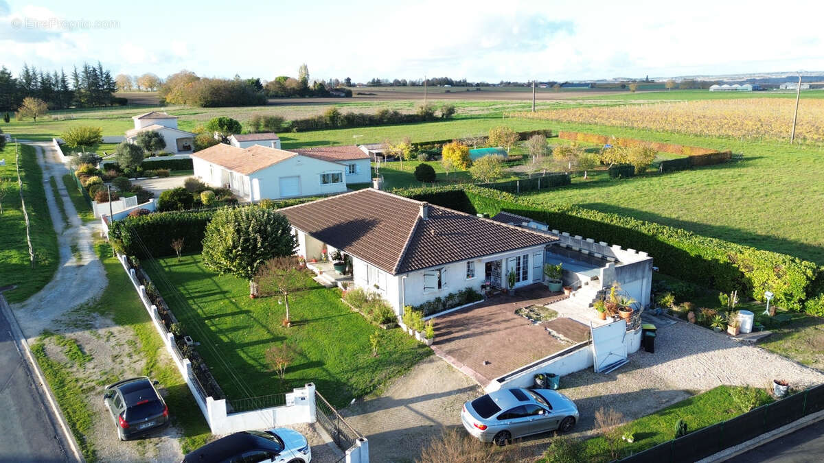 Maison à BARBEZIEUX-SAINT-HILAIRE