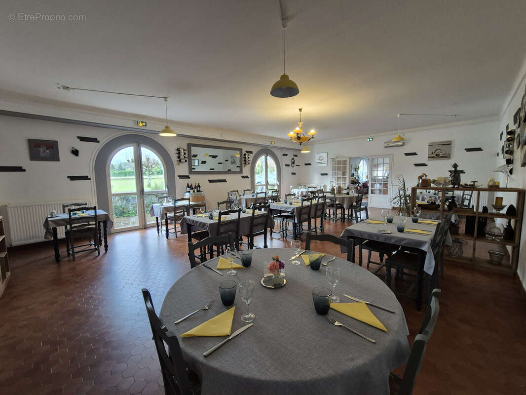 Commerce à LAMARQUE-PONTACQ