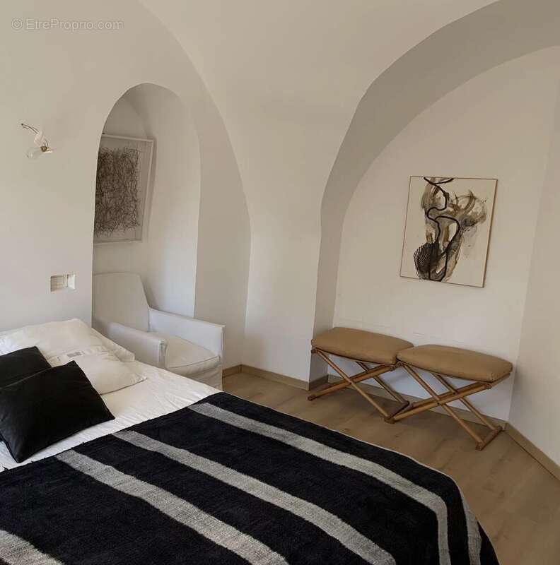 Appartement à ROQUEFORT-LES-PINS