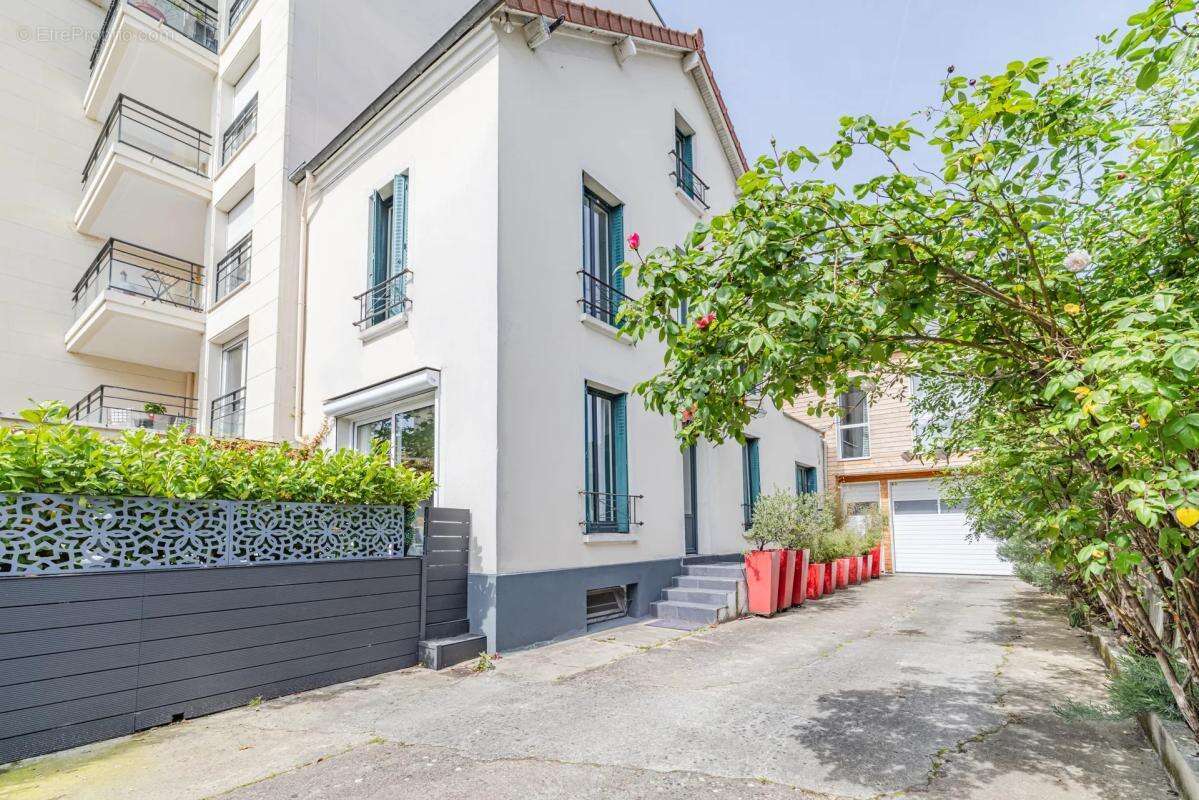 Maison à LA GARENNE-COLOMBES