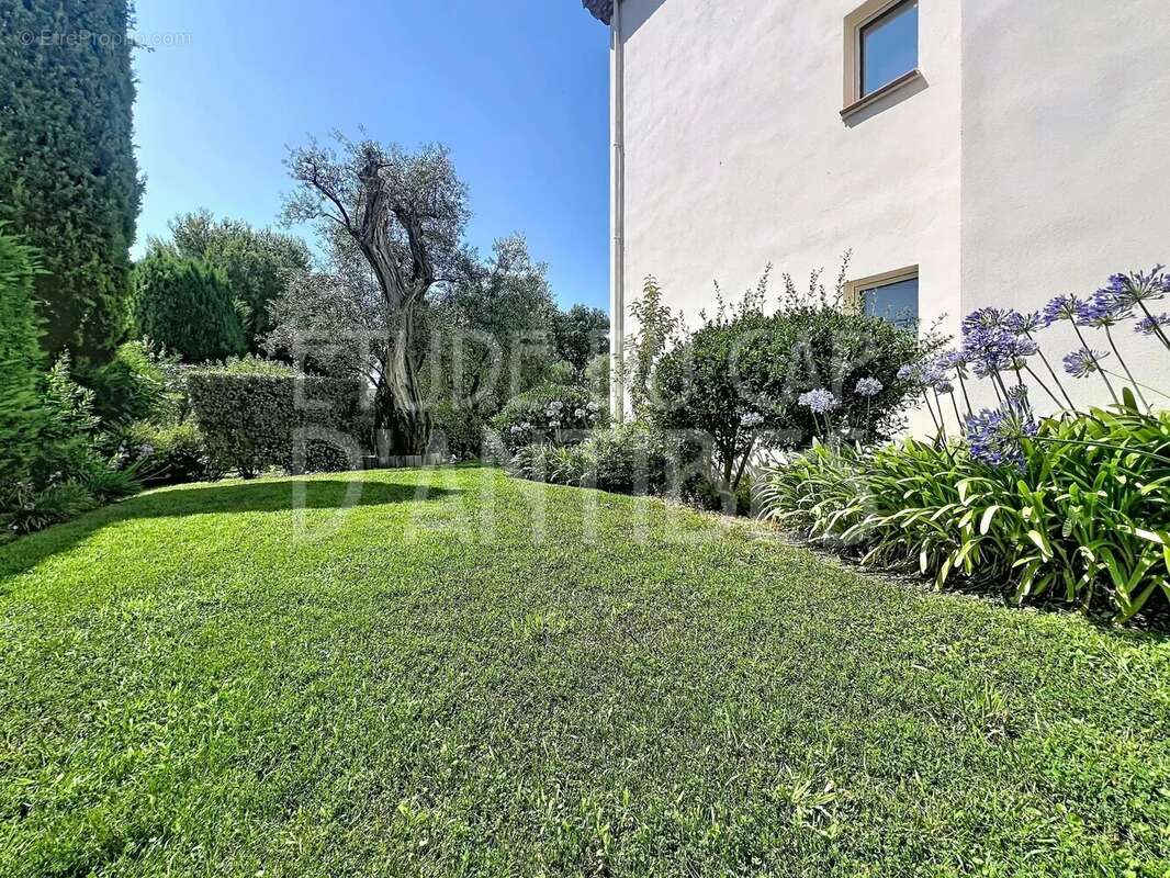 Appartement de standing dans résidence avec piscine. 2 chambres - 2 bains. Orée du Cap d'Antibes - photo 23