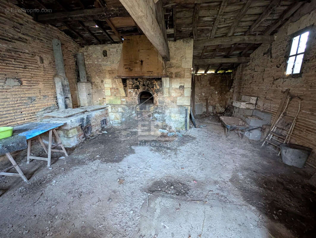 Maison à MENESPLET