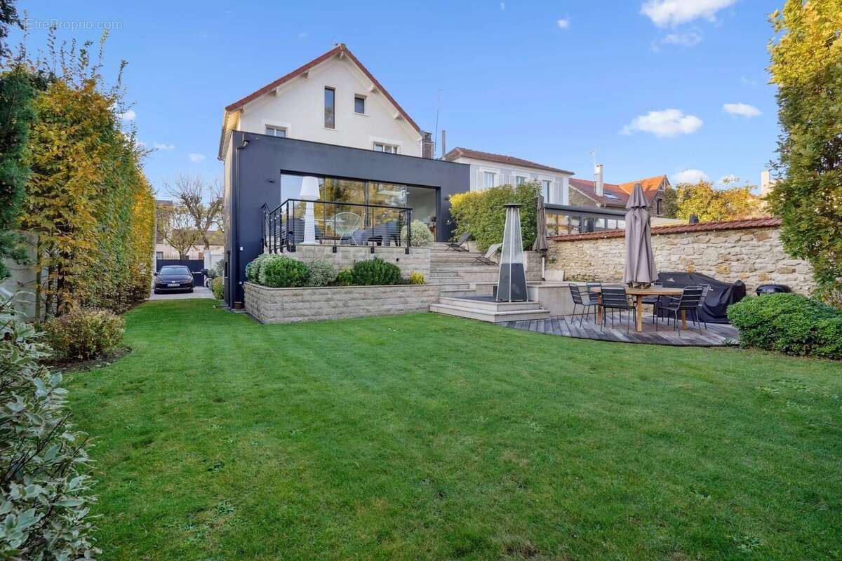 Maison à SAINT-MAUR-DES-FOSSES