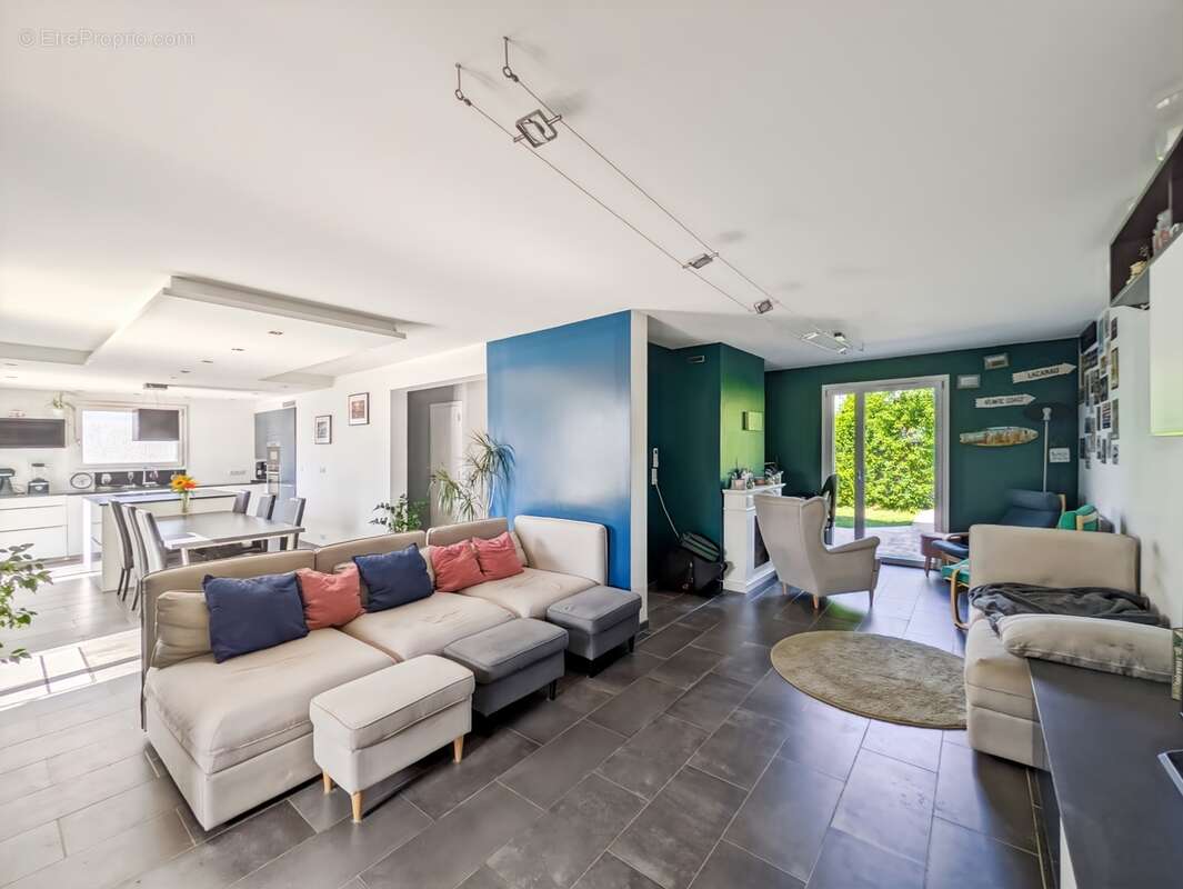 À vendre Maison 6 pièces LOISIN (74) Maison familiale avec piscine et dépendance – Secteur recherché aux portes de Genève - photo 4