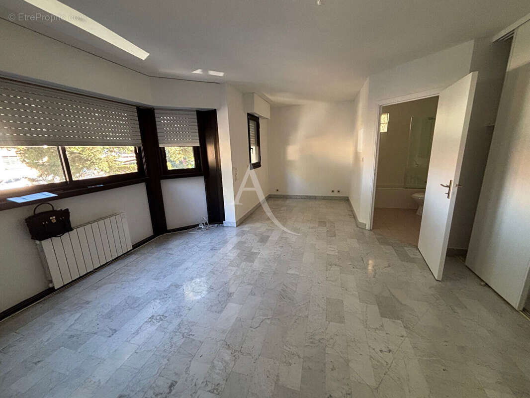 Studio + Cave Le Cannet 1 pièce 33.65 m2 - piscine - BAISSE DE PRIX - photo 4