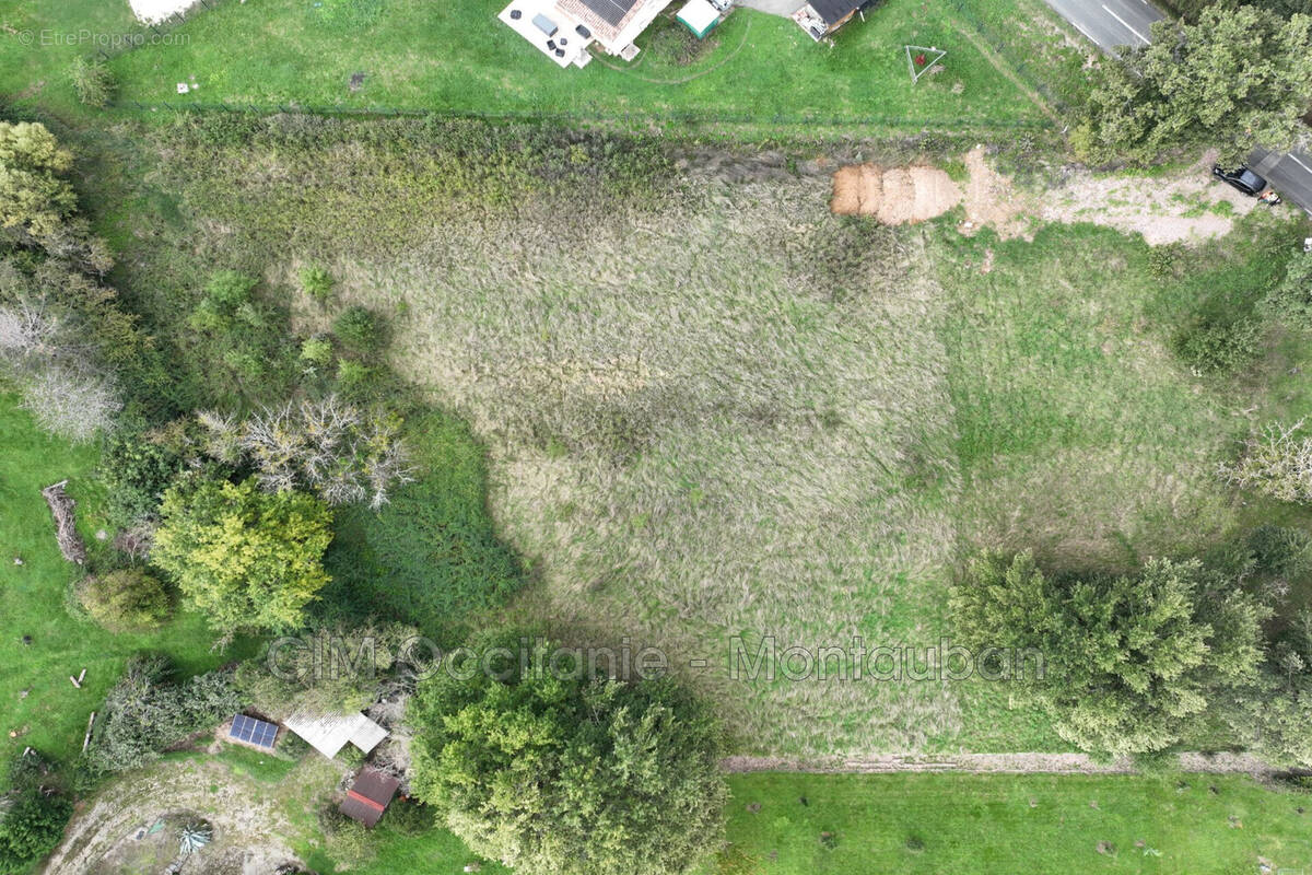 Terrain à LA SALVETAT-BELMONTET