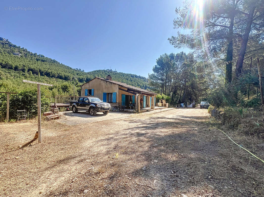 Maison à LE REVEST-LES-EAUX